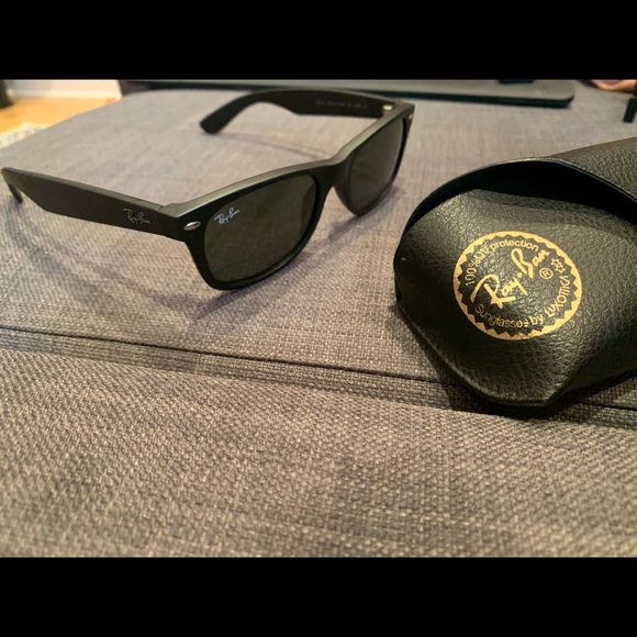 Ray Ban New Wayfarers + Case - Picture 2 of 4